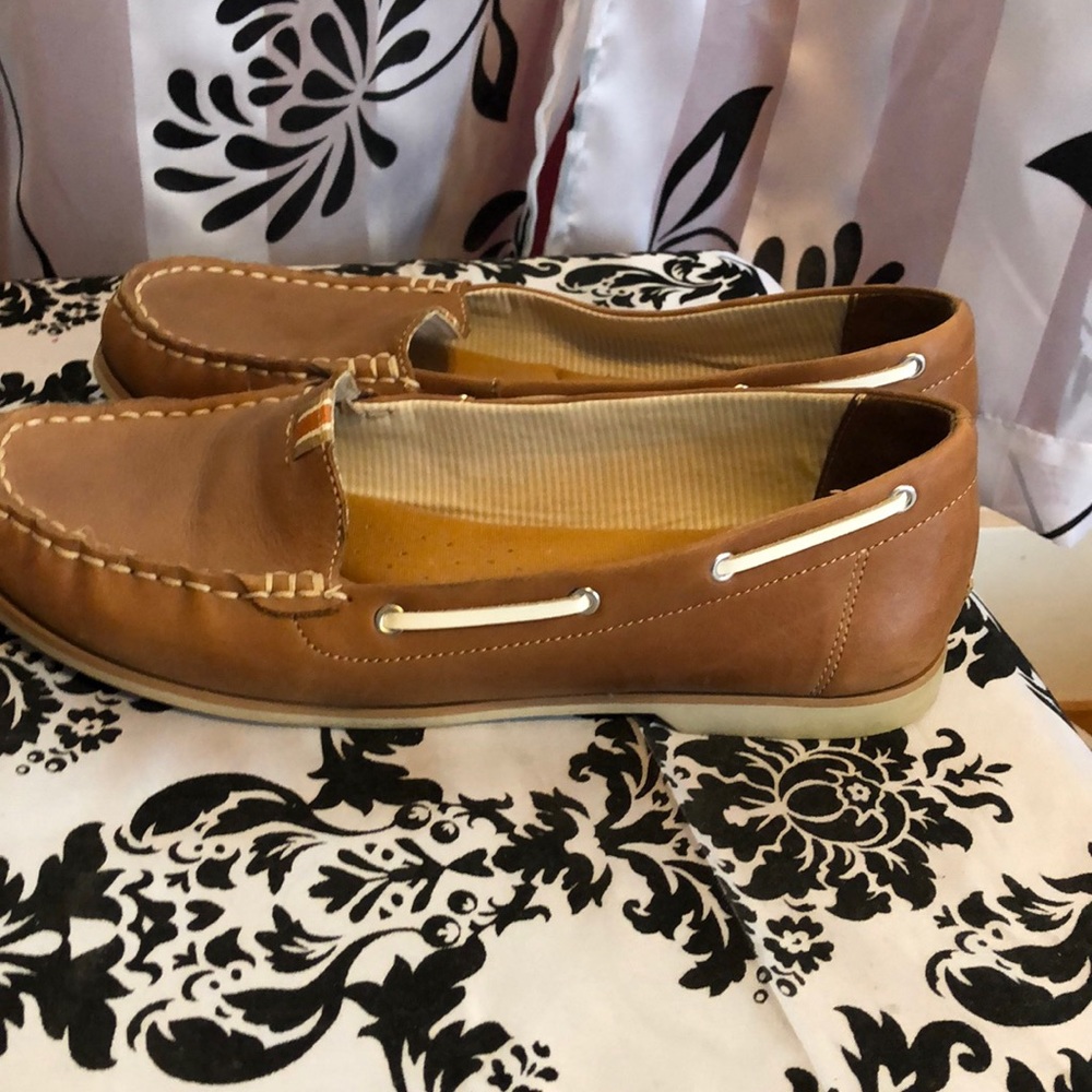Natural Soul boat shoes